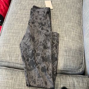 StrutThis grey and black leggings